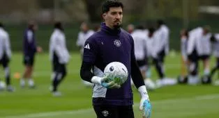 Altay Bayindir Siap Tinggalkan MU, Sinyal Perpisahan Mulai Terlihat