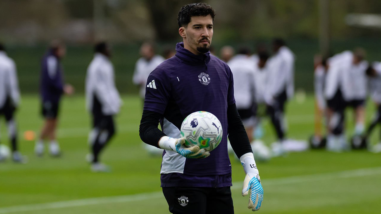 Altay Bayindir Siap Tinggalkan MU, Sinyal Perpisahan Mulai Terlihat