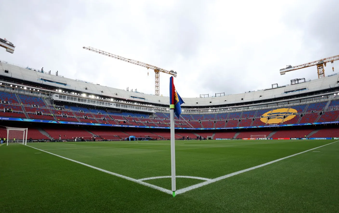 Camp Nou Ditargetkan Tambah Pendapatan €80 Juta per Musim - sumber: (footballespana)