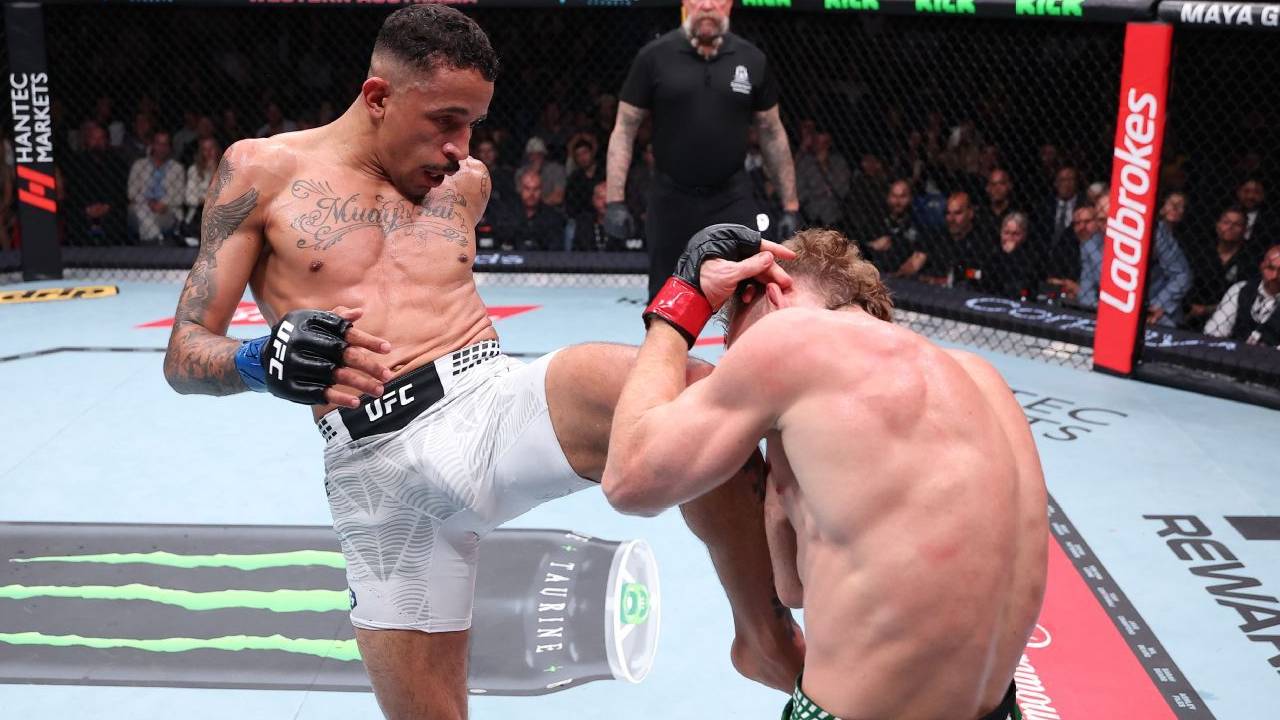 Carlos Prates Hentikan Della Maddalena di UFC Fight Night Perth