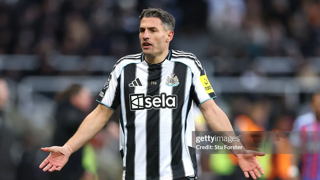 Eddie Howe sebut Fabian Schar akan jadi kehilangan besar Newcastle