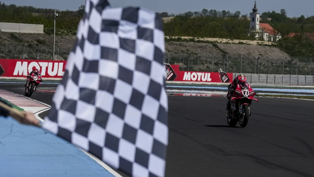 Hasil Superpole Race WSBK Hungaria: Bulega Belum Terbendung