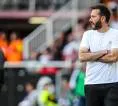 Kalah dari Atletico, Carlos Corberan Pahami Kemarahan Suporter Valencia