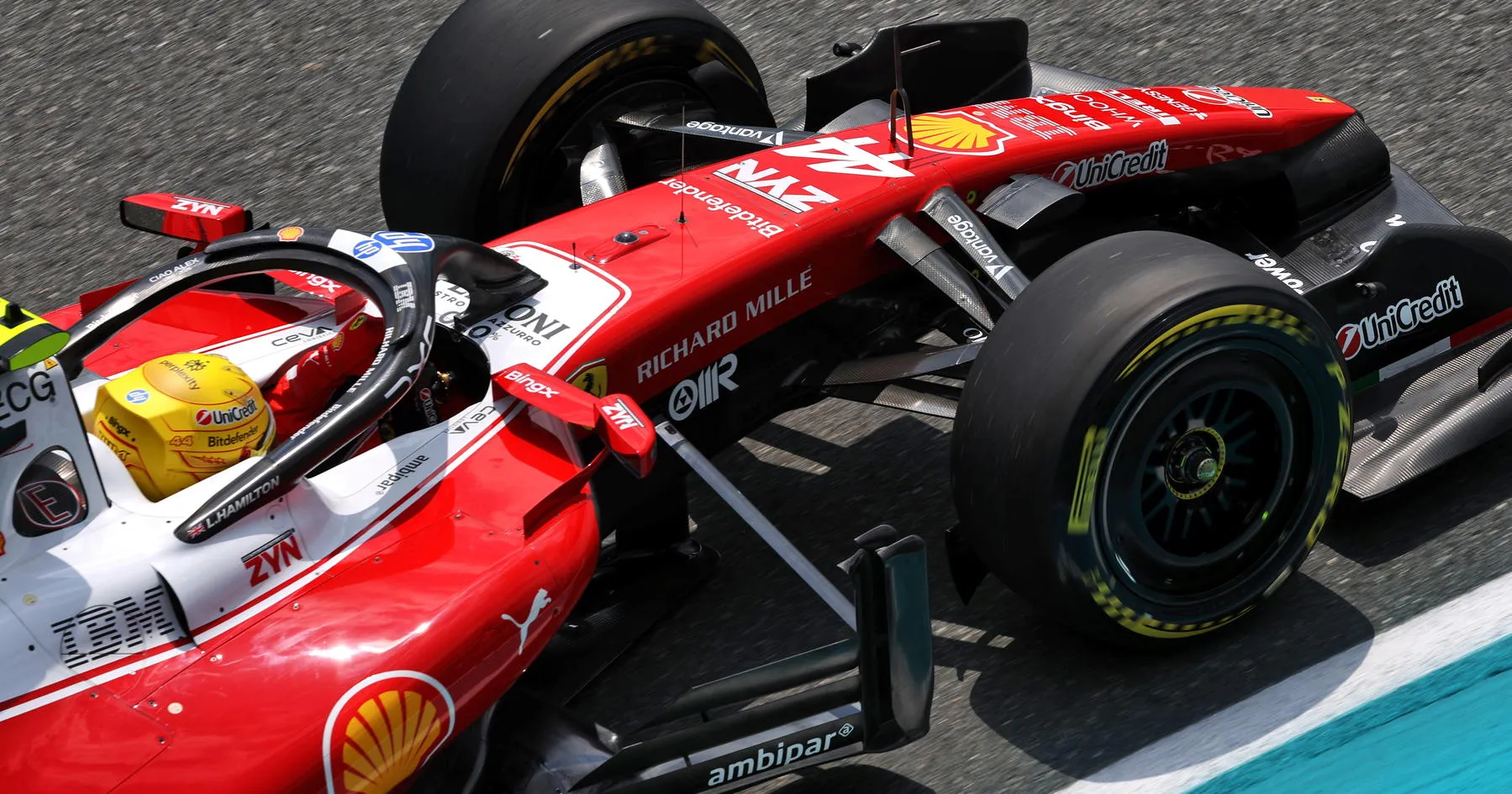 Lewis Hamilton Siap Kurangi Penggunaan Simulator Ferrari - sumber: (racingnews365)