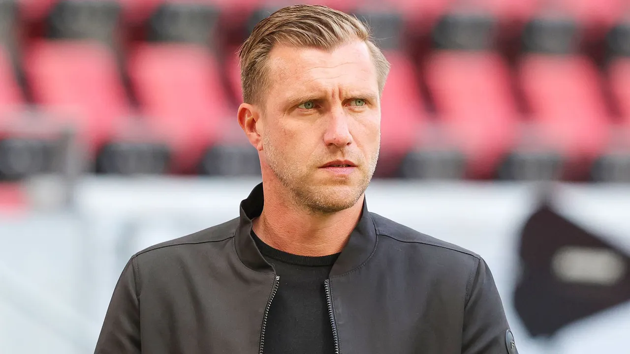 Markus Krosche Kesal, Frankfurt Gagal Jaga Keunggulan dan Tampil Buruk
