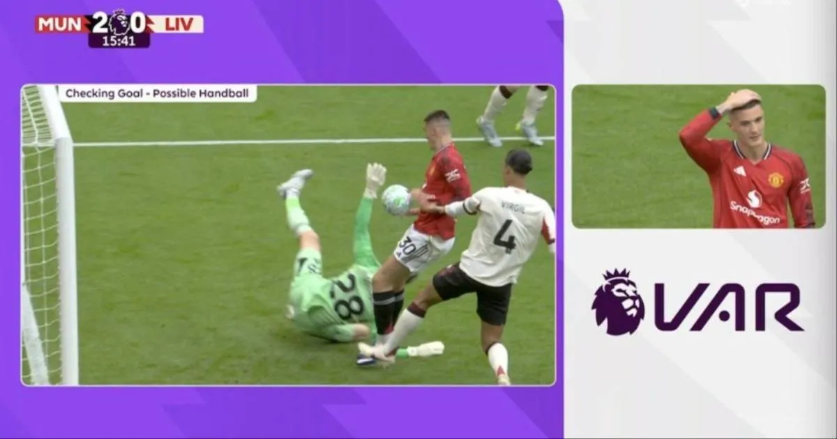 Premier League Angkat Bicara soal Kontroversi Handball Benjamin Sesko di Laga Man Utd vs Liverpool - sumber: (givemesport)