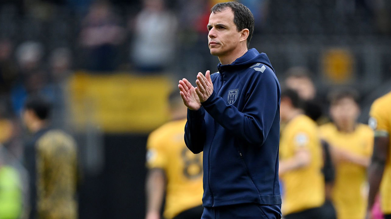 Regis Le Bris Puas, Sunderland Tunjukkan Performa Solid di Markas Wolves