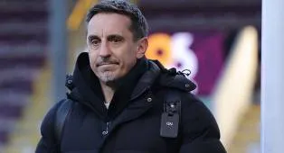 Rival Sedang Goyah, Gary Neville Klaim MU Punya Kans Juara