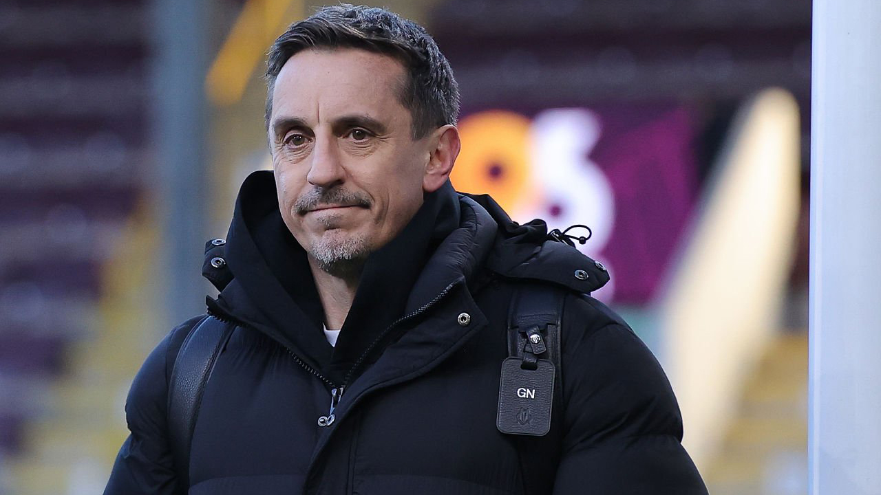 Rival Sedang Goyah, Gary Neville Klaim MU Punya Kans Juara