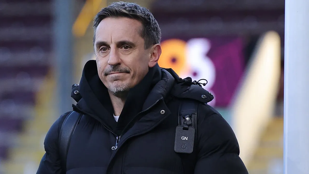 Rival Sedang Goyah, Gary Neville Klaim MU Punya Kans Juara