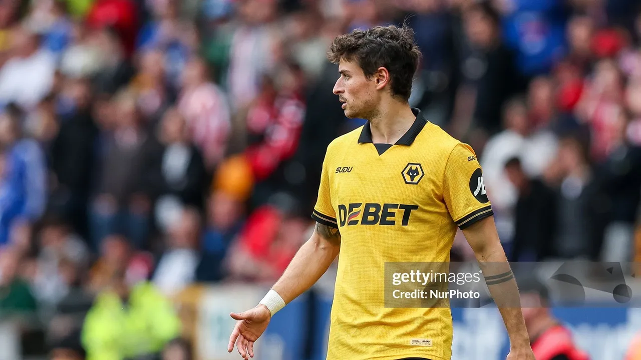 Rob Edwards Ungkap Hugo Bueno Alami Cedera di Tengah Laga