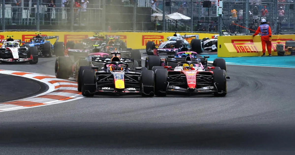 Verstappen Sebut Hamilton Buang Waktu di Miami - sumber: (racingnews365)