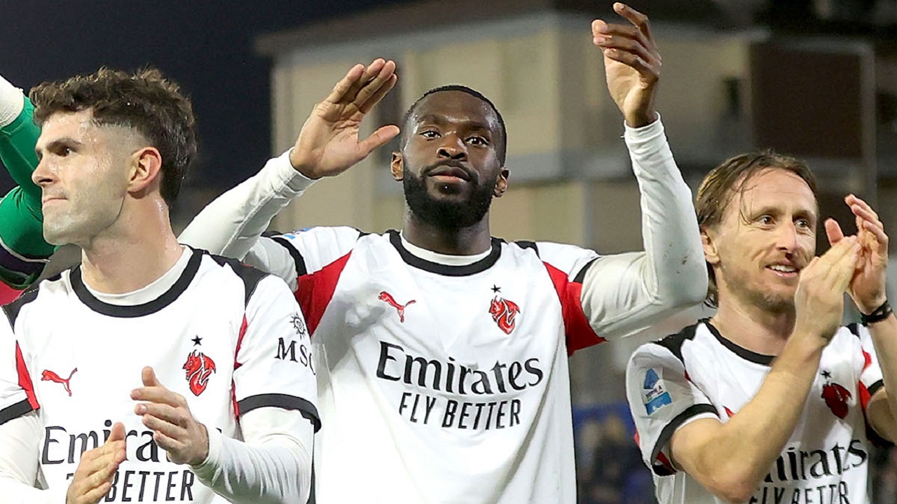 AC Milan vs Sassuolo, Kartu Merah Fikayo Tomori Bikin Milan ‘Lumpuh’
