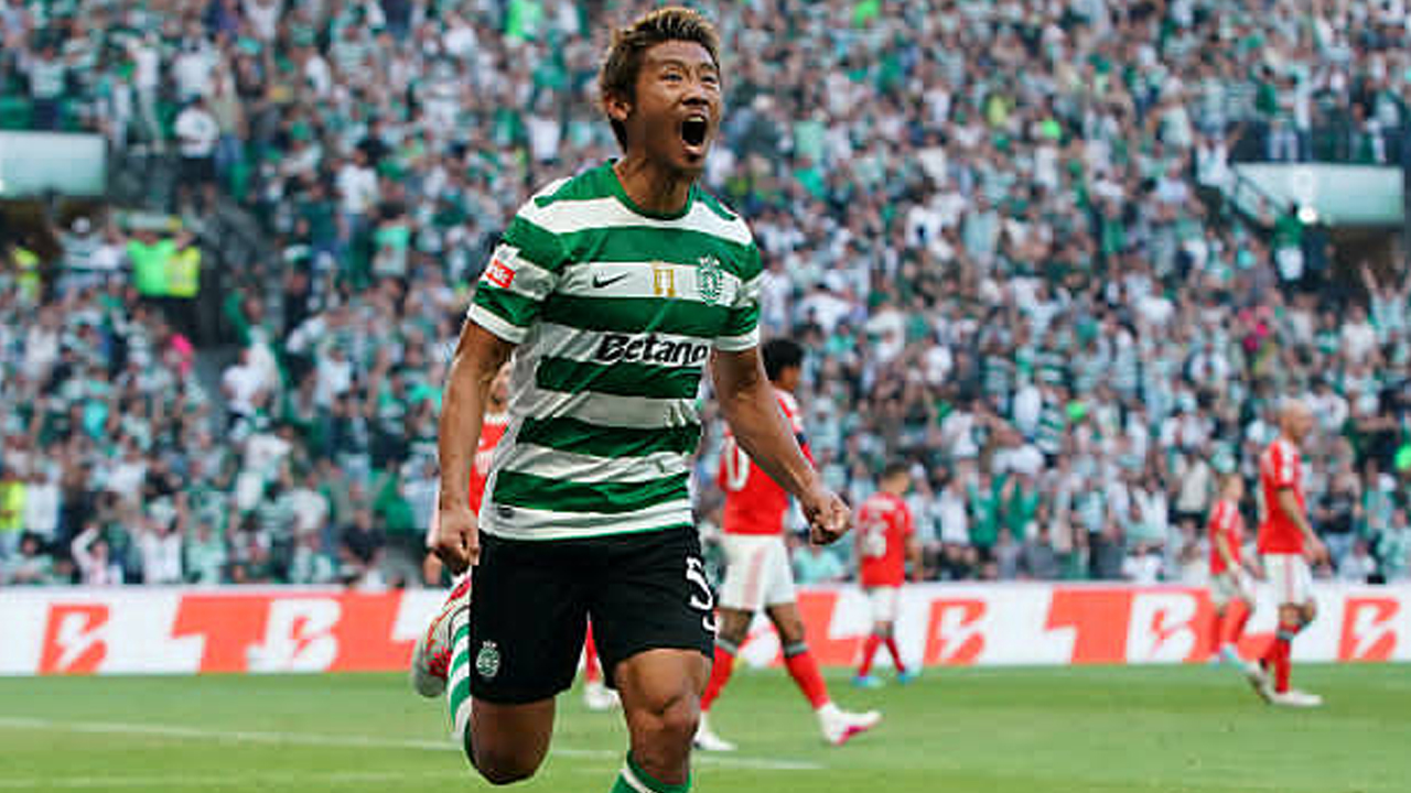 Bertahan di Premier League, Leeds United Kembali Minati Hidemasa Morita