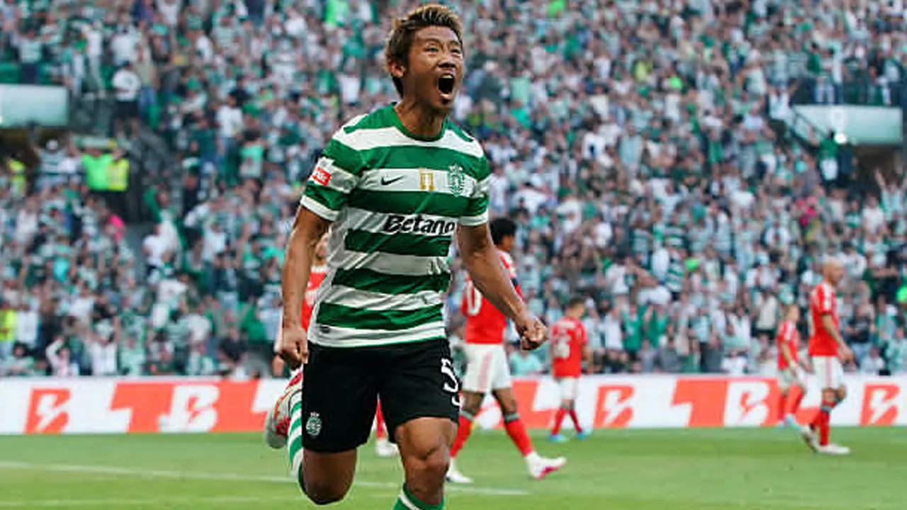 Bertahan di Premier League, Leeds United Kembali Minati Hidemasa Morita