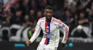 Clinton Mata Puji Semangat Juang Lyon Saat Kalahkan Rennes 4-2