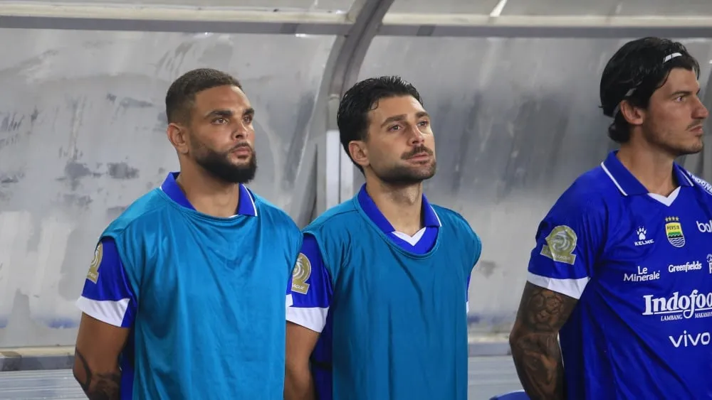 Dedikasi Layvin Kurzawa Tegaskan Perannya di Skuad Persib - sumber: (ileagueid)
