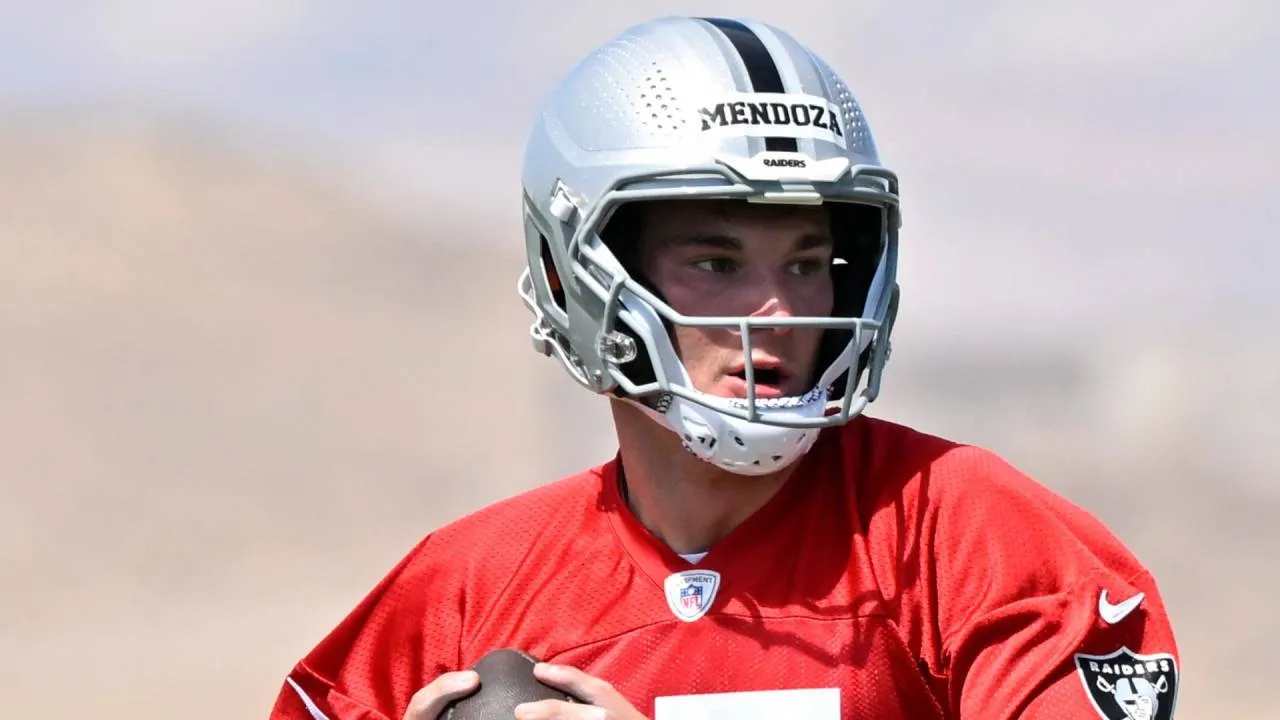 Fernando Mendoza mengaku menerima banyak pelajaran dalam dua hari pertama rookie minicamp. (Foto: AP)
