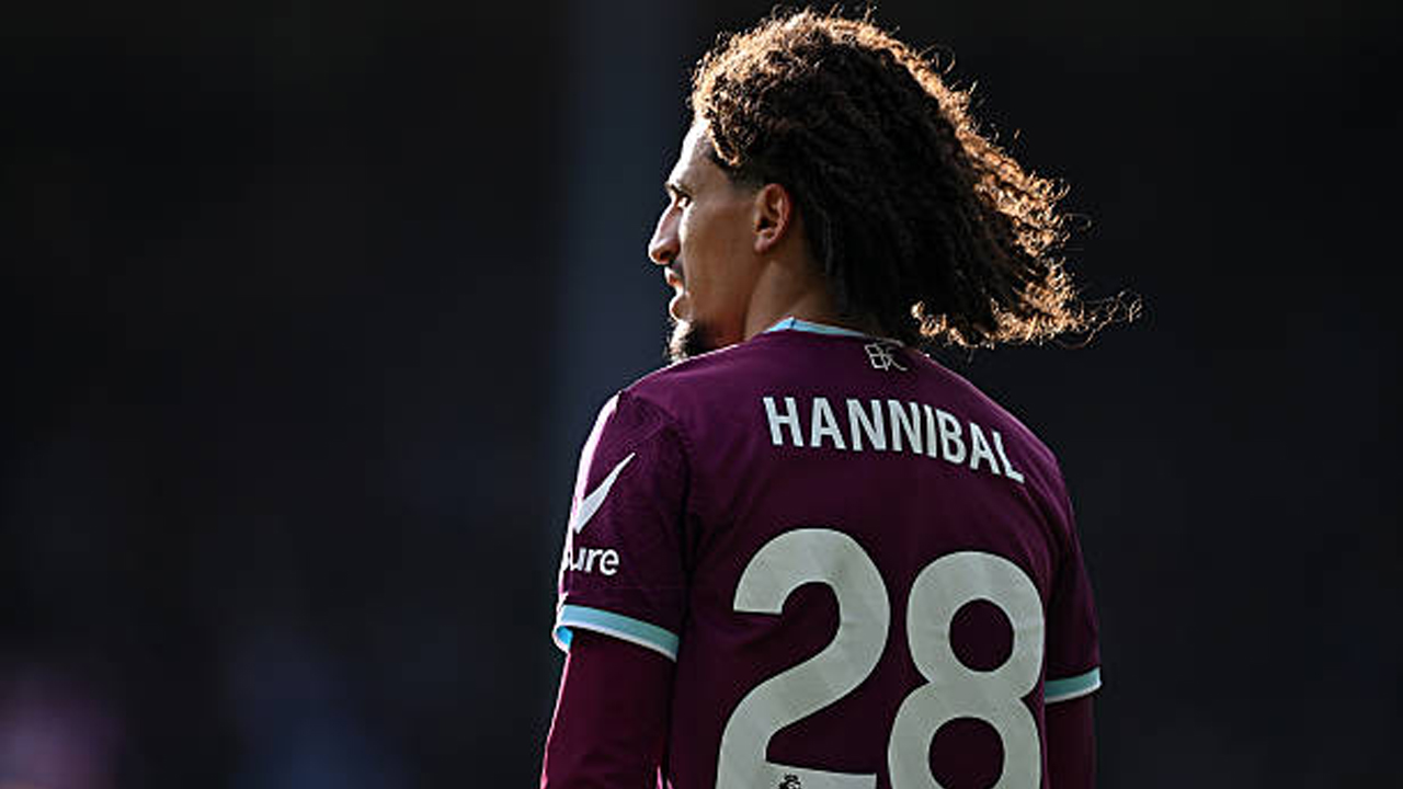 Hannibal Mejbri Disambut Ejekan di Elland Road, Keputusan Mike Jackson Dipertanyakan