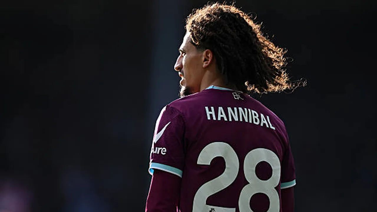 Hannibal Mejbri Disambut Ejekan di Elland Road, Keputusan Mike Jackson Dipertanyakan