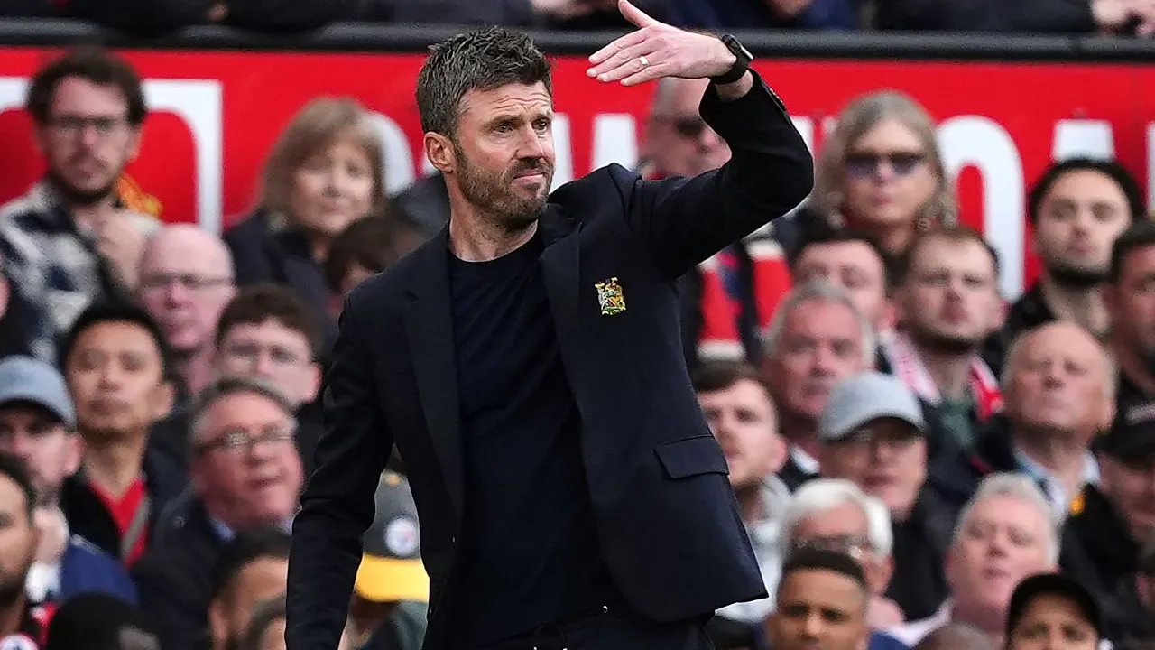 Masa Depan di Old Trafford Belum Jelas, Michael Carrick Pilih Fokus ke Tim