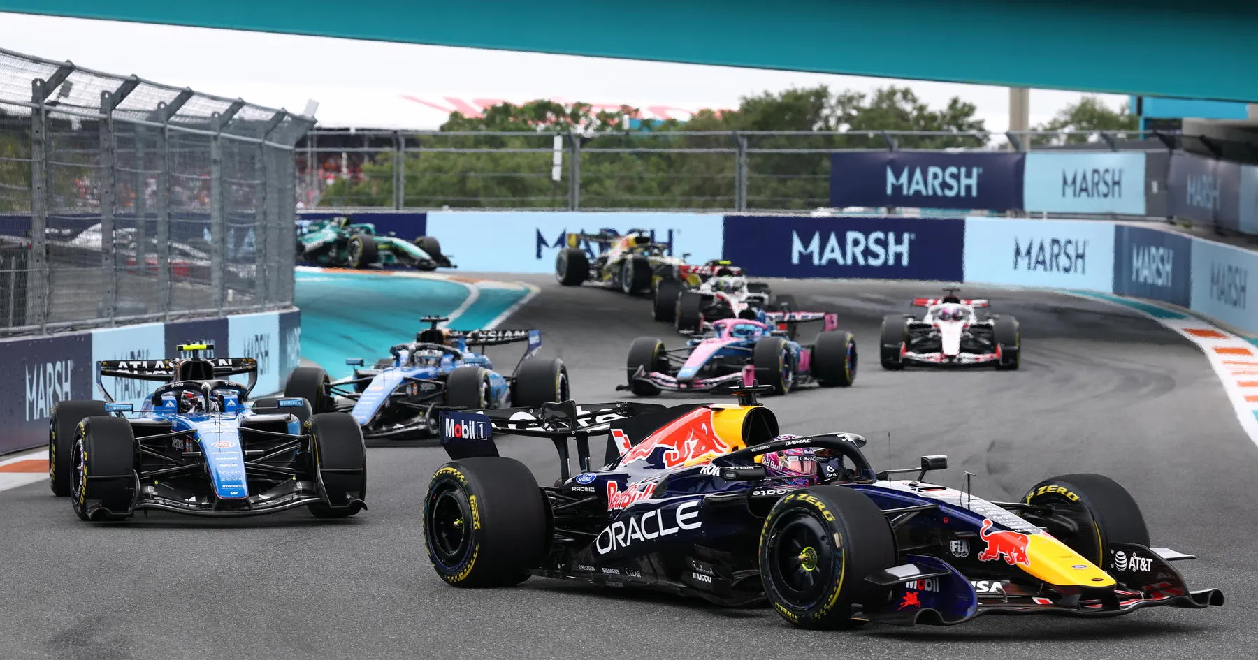 Max Verstappen Tanggapi Kritik Carlos Sainz: ‘Seperti Rimba’ - sumber: (racingnews365)
