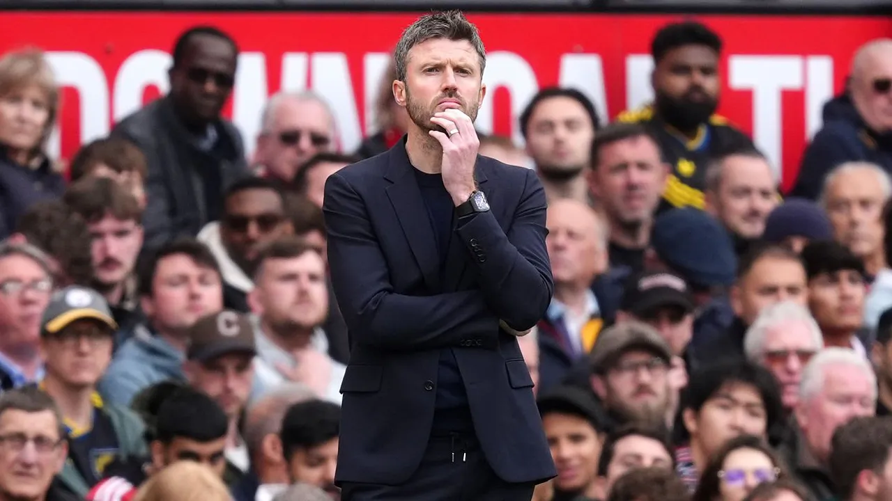 Michael Carrick Bela Amad dan Lammens Usai Blunder Saat Lawan Liverpool