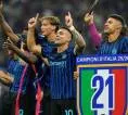 Pesta Berlanjut, Pemain Inter Milan Rayakan Bersama Fans di Duomo