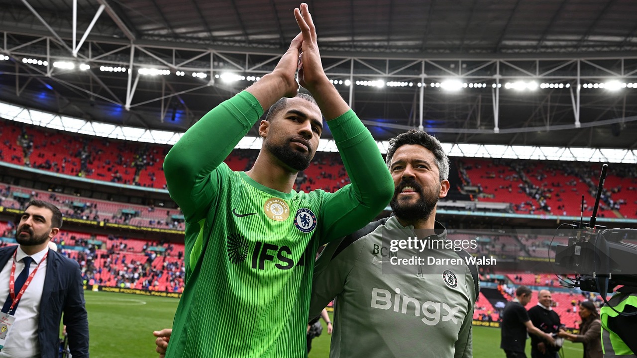 Petr Cech Nilai Situasi Chelsea Ganggu Robert Sanchez