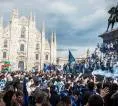 Rayakan Scudetto ke-21, Ribuan Fans Inter Milan Padati Piazza Duomo