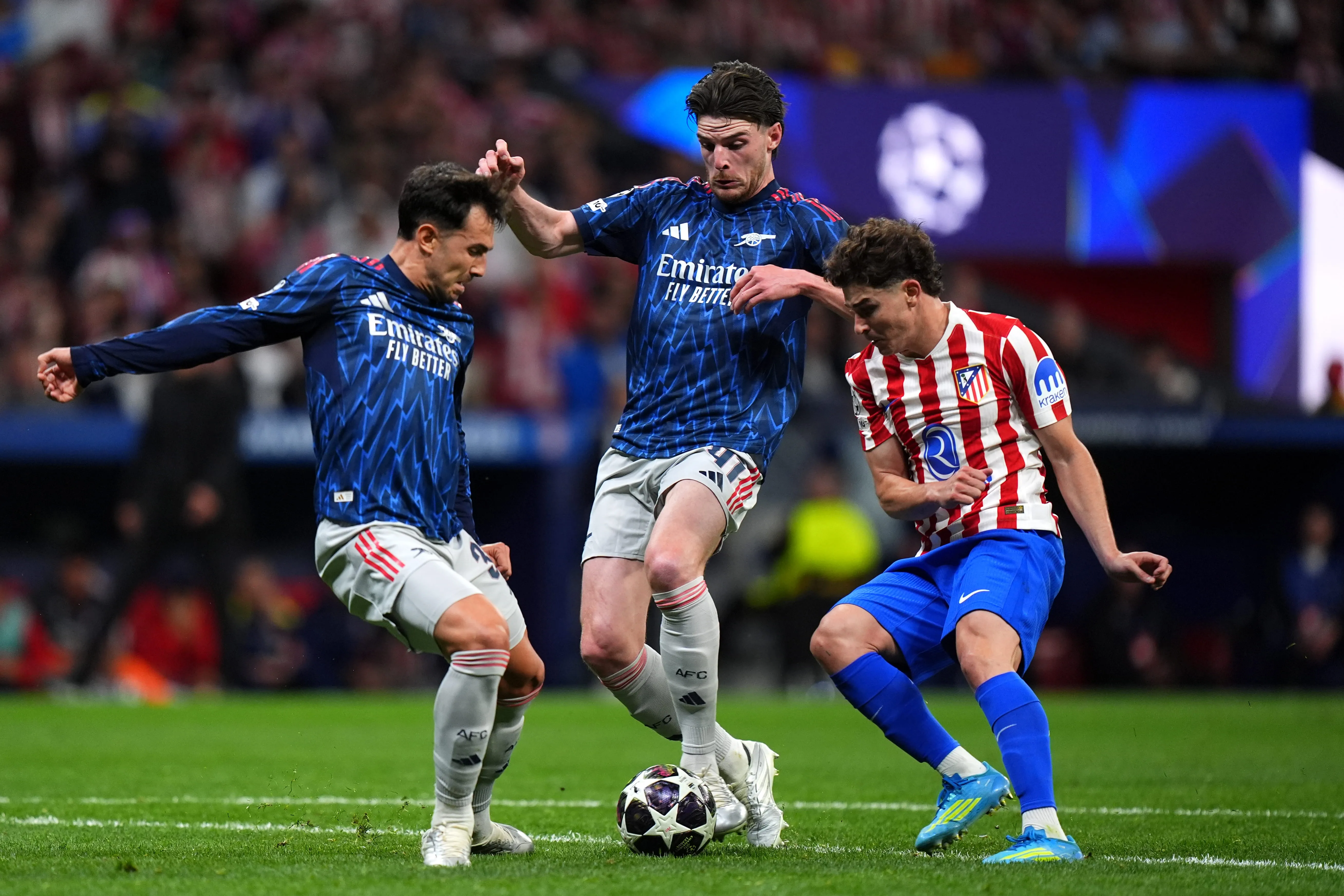 Alvarez Siap Suntik Penghilang Nyeri Demi Hadapi Arsenal - sumber: (footballespana)