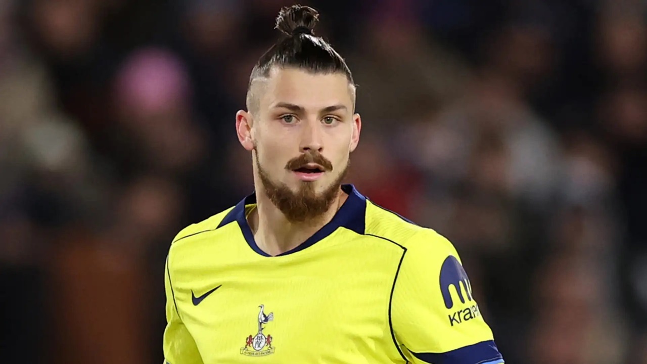 Diijinkan Hengkang Akhir Musim Ini, Bek Tottenham Diminati Tiga Klub
