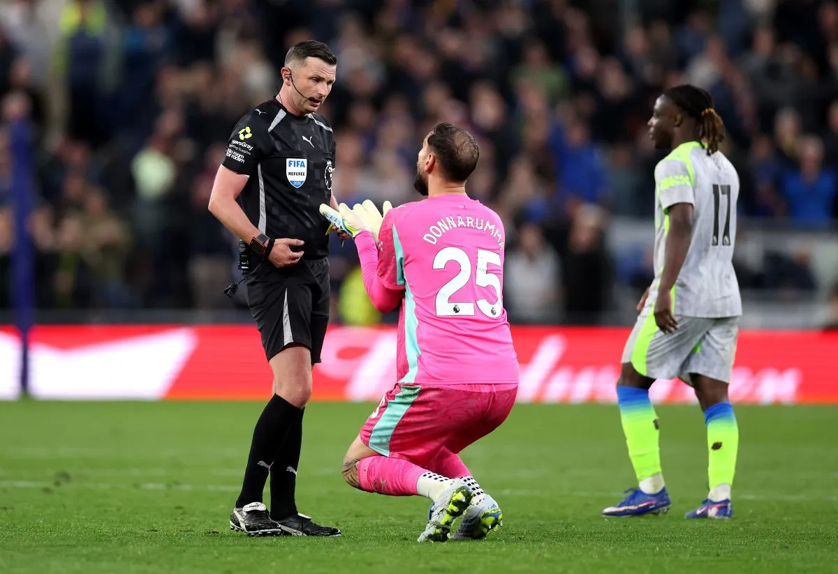 Donnarumma Catat Rekor Kartu Kuning Terbanyak di Eropa Usai Protes Wasit - sumber: (footballitalia)