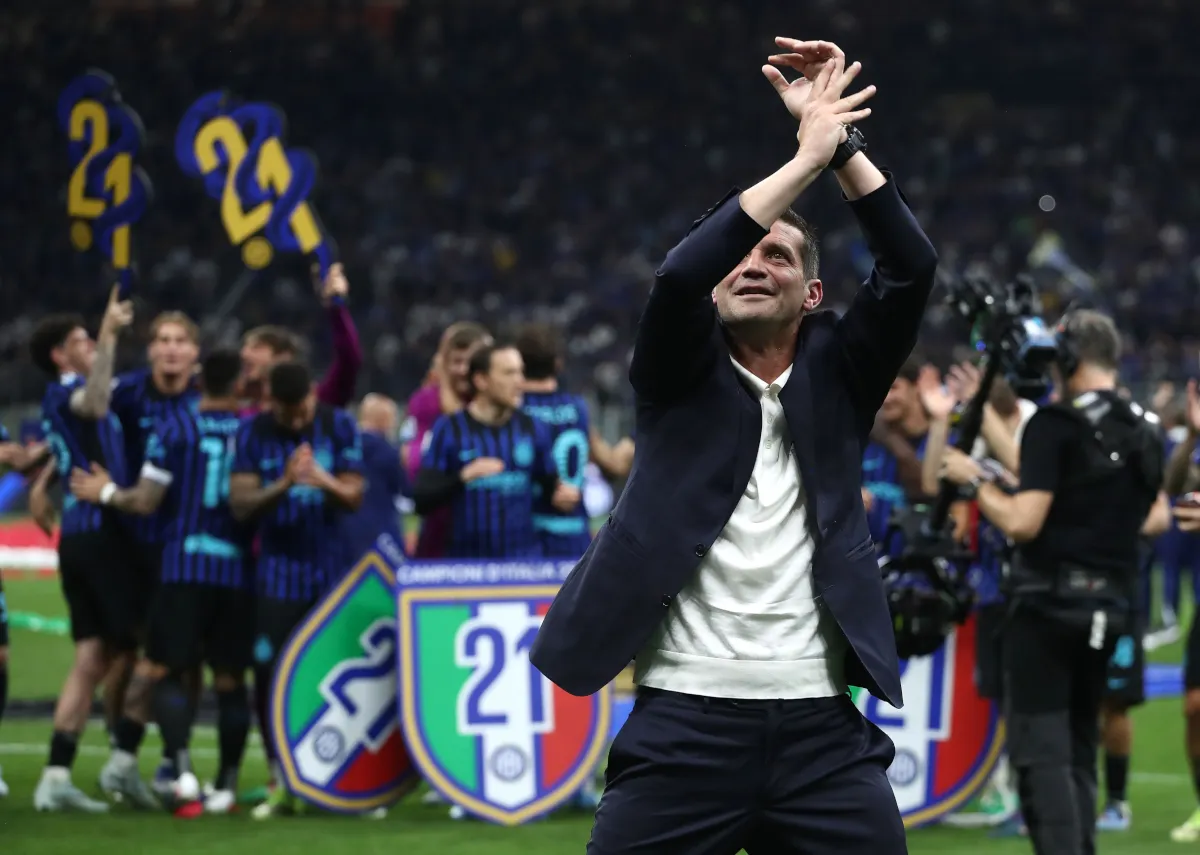 Marotta Ungkap Chivu Jadi Kandidat Ideal Inter, Fabregas Tetap Dihormati - sumber: (footballitalia)
