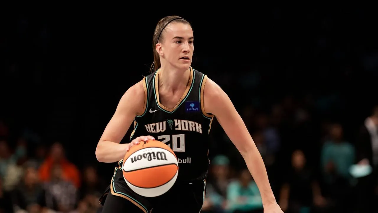 Sabrina Ionescu dipastikan akan melewatkan laga pembuka musim reguler melawan Connecticut Sun pada Jumat (8/5) mendatang.