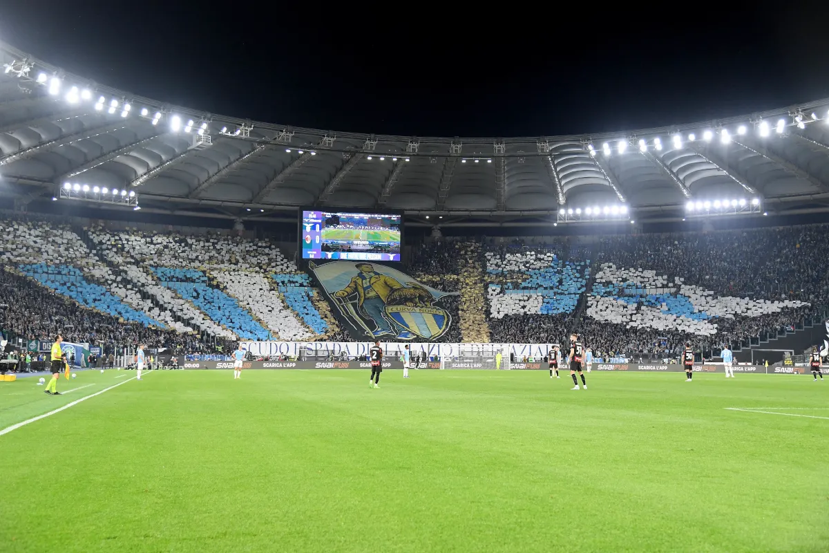 Suporter Lazio dan Inter Boykot Laga Serie A dengan Aksi Terkoordinasi - sumber: (footballitalia)