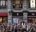 Toko Resmi AC Milan di Via Dante Dirusak Supporter Inter Milan