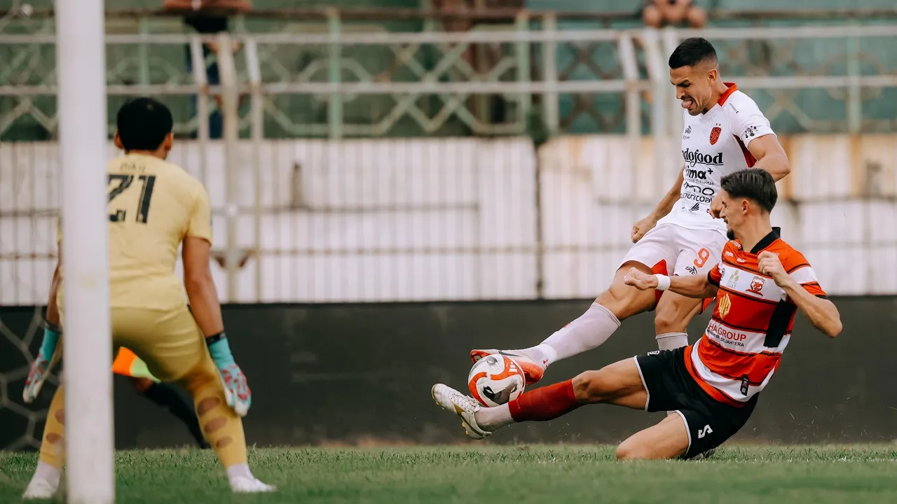 Penyerang Bali United, Boris Kopitovic di laga kontra Madura United