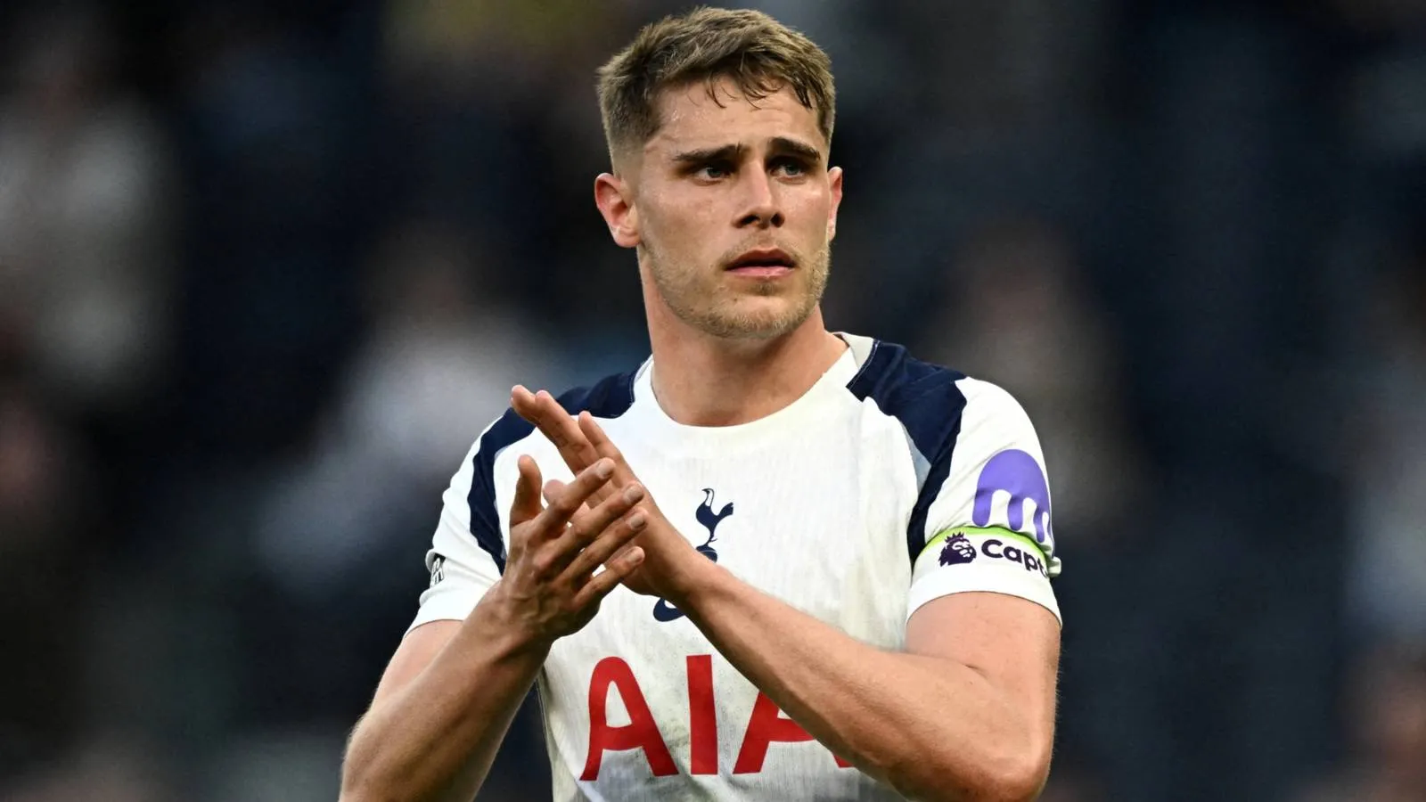 Micky Van de Ven Pertimbangkan Langkah Penting dalam Kariernya di Tottenham - sumber: (givemesport)