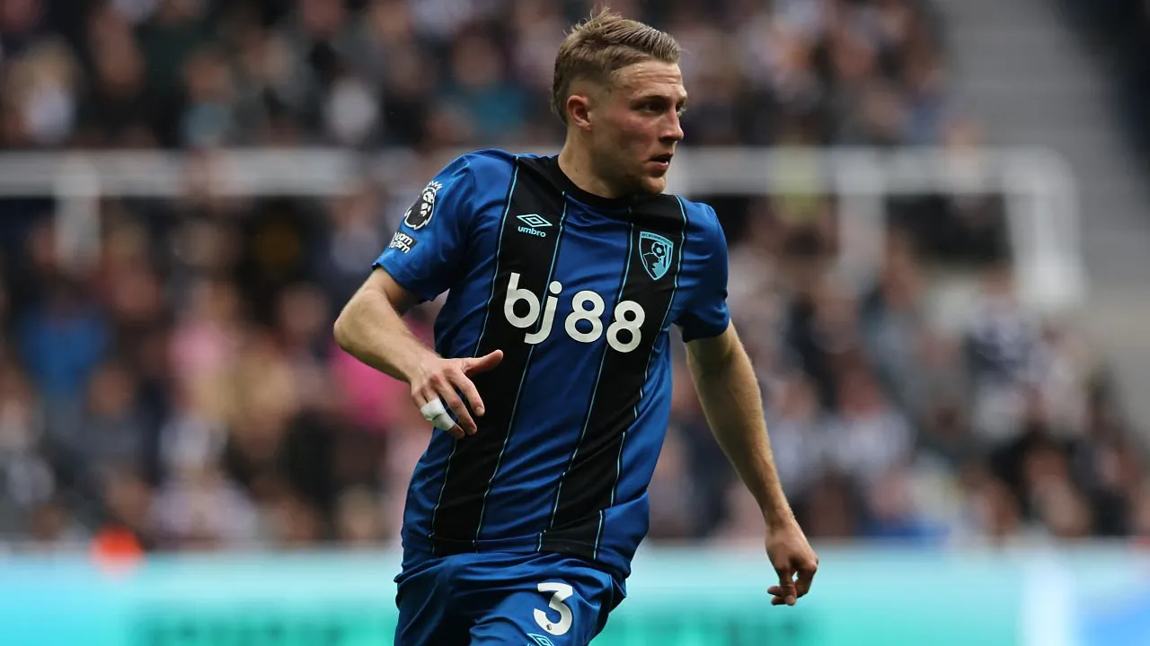 MU Percepat Upaya Rekrut Adrien Truffert dari Bournemouth