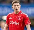 Schwarzer Puji Performa Elliot Anderson Saat Forest Kalahkan Chelsea