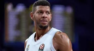 Sergio Scariolo Konfirmasi Walter Tavares Tidak Bermain di Playoff