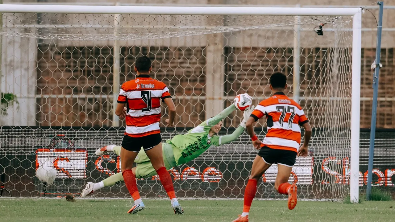 Kiper andalan Bali United, Mike Hauptmeijer di laga kontra Madura United