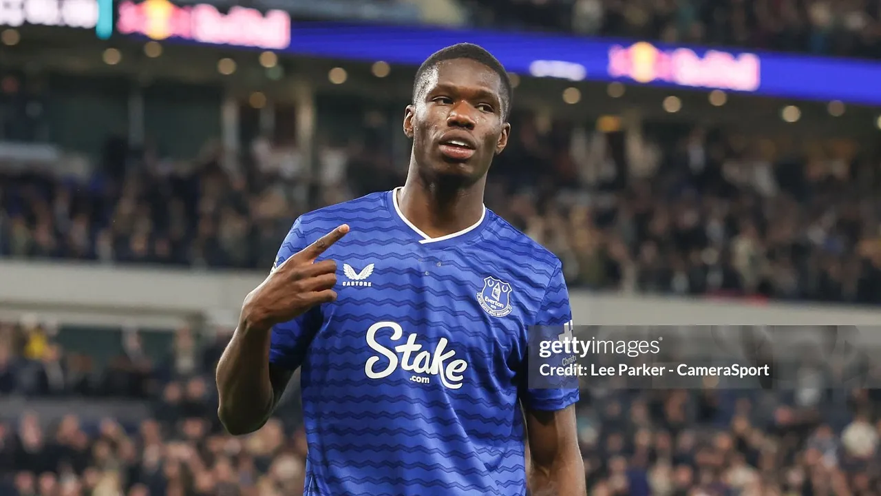Thierno Barry Bongkar Peran David Moyes di Balik Brace ke Gawang Man City