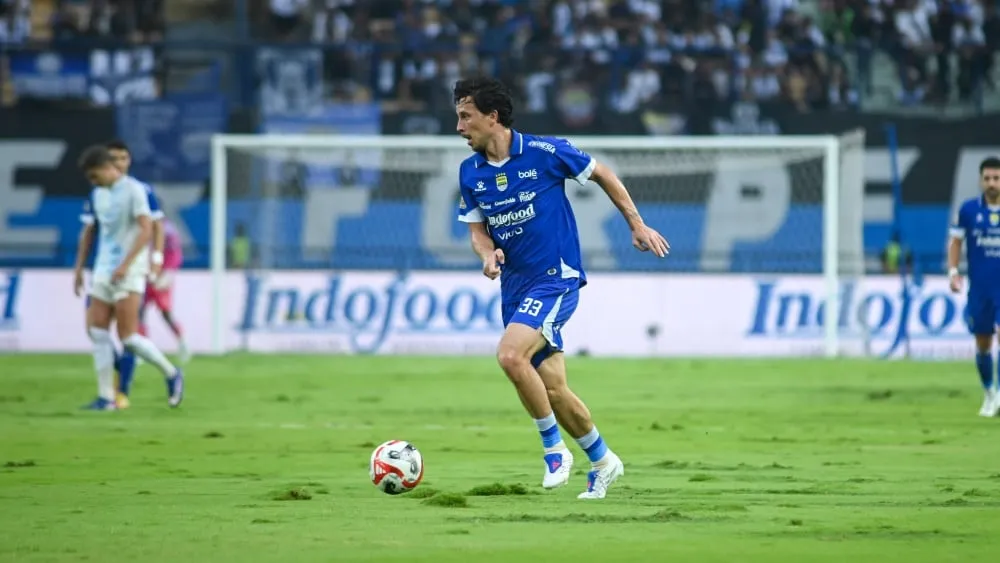 Thom Haye Antusias Sambut Laga Melawan Persija - sumber: (ileagueid)