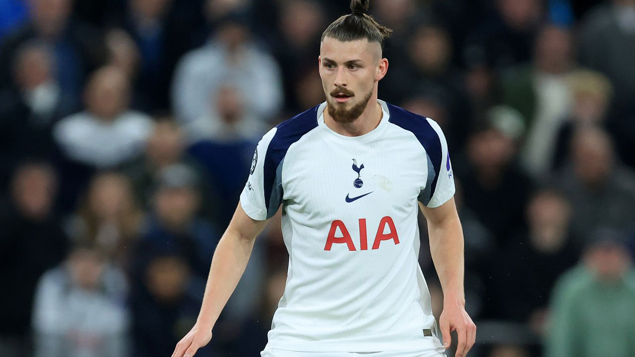 Tottenham Siap Lepas Radu Dragusin, Klub Italia dan Jerman Berebut
