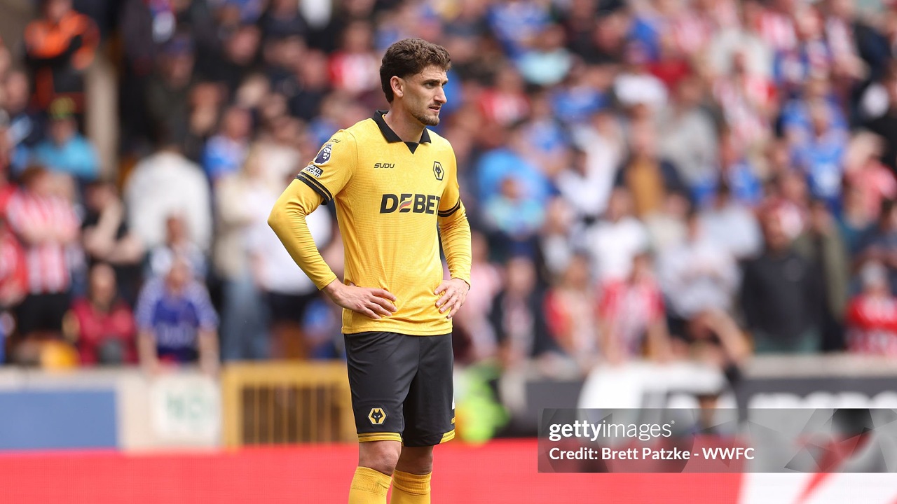 West Ham United Bidik Bek Wolves, Santiago Bueno