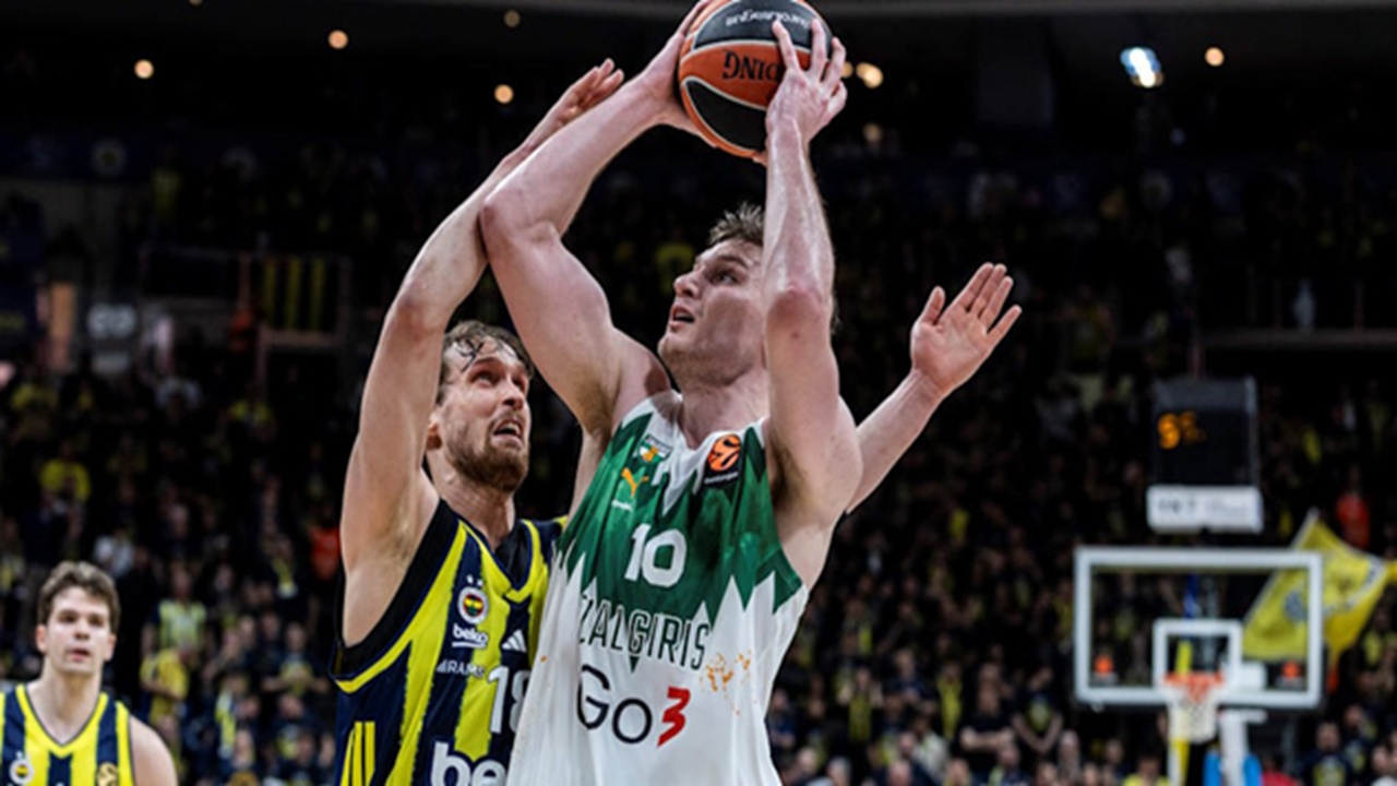 Azuolas Tubelis Raih MVP di Game 3 Playoff EuroLeague