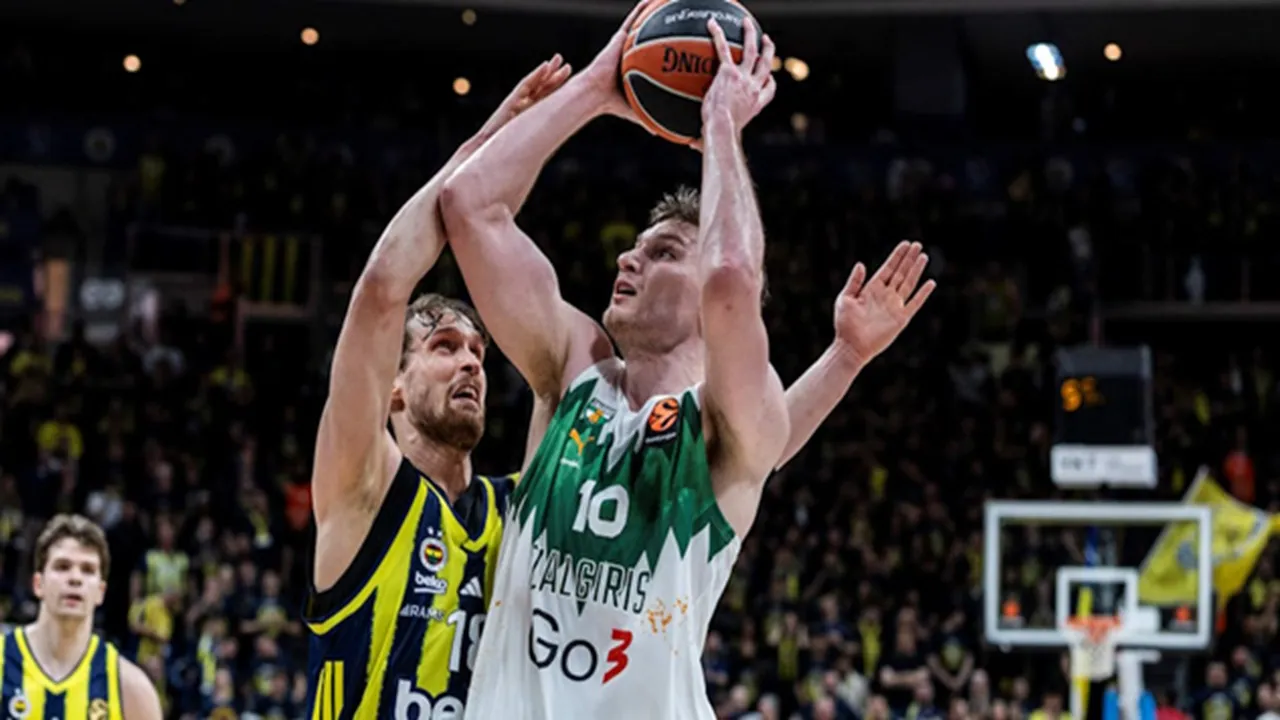 Azuolas Tubelis Raih MVP di Game 3 Playoff EuroLeague