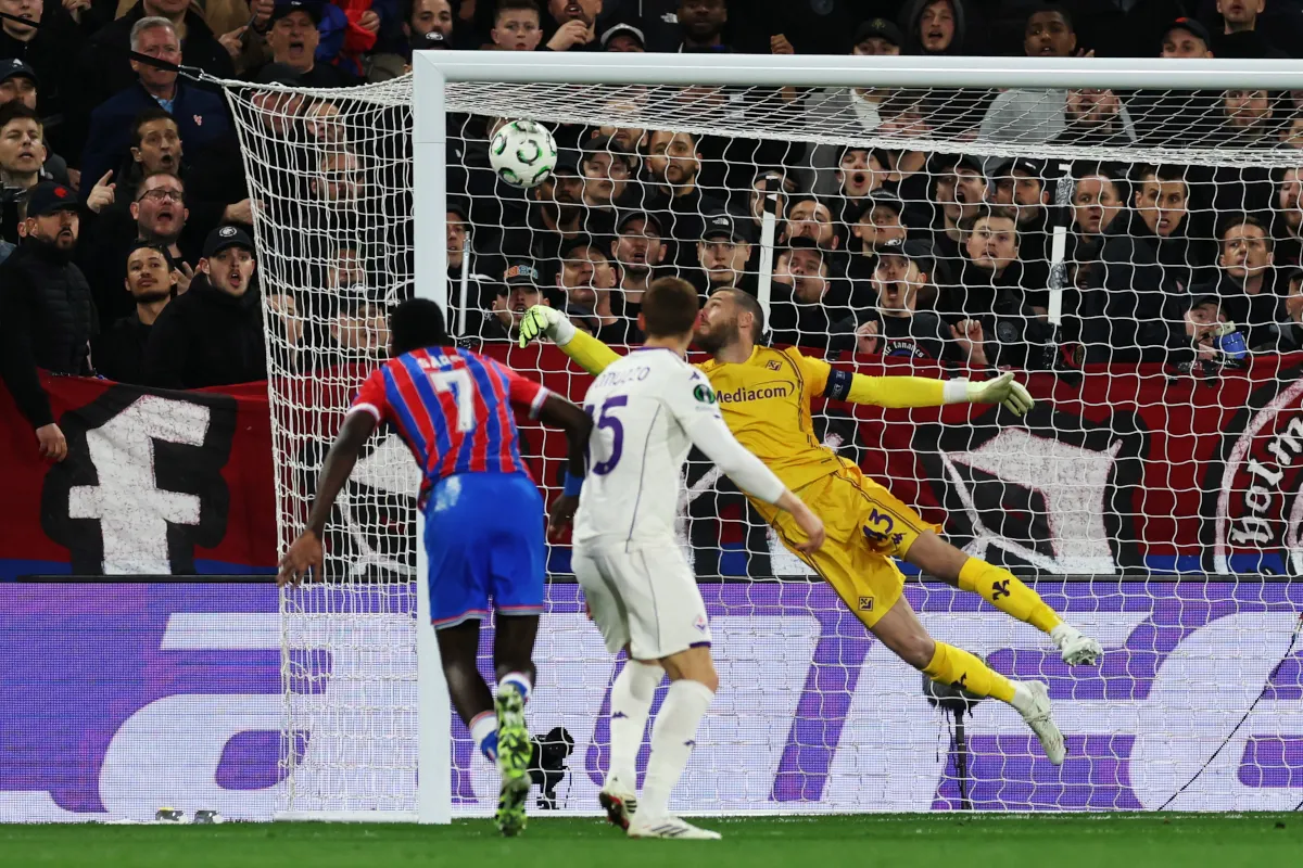 De Gea Siap Tinggalkan Fiorentina Hanya Demi Manchester United - sumber: (footballitalia)